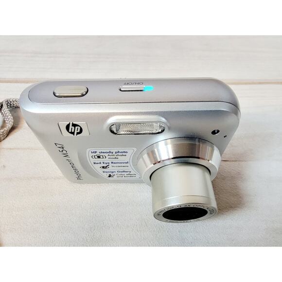 HP PhotoSmart M547 Point & Shoot Pocket Digital Camera DIGICAM W/ Card & Case - Picture 4 of 16